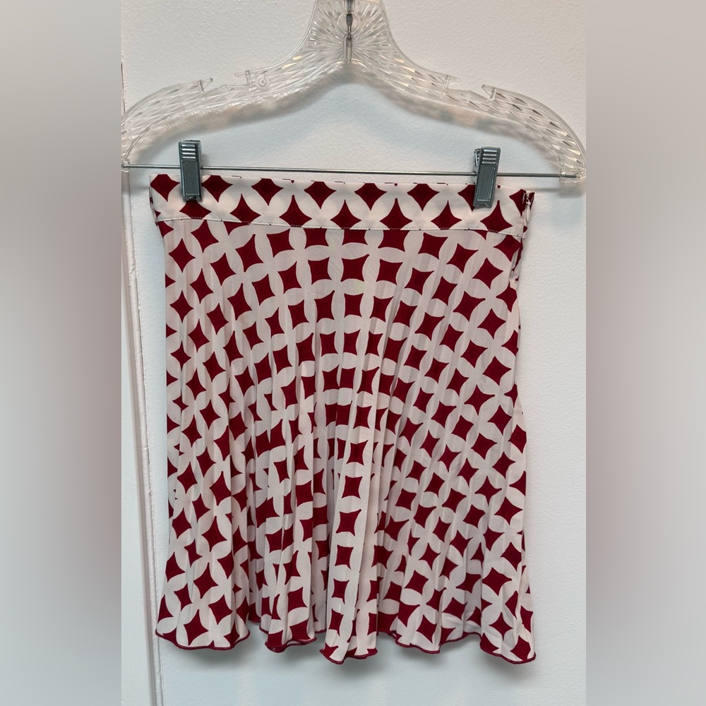 Stylish Zara Pleated Skirt - Red and White Pattern